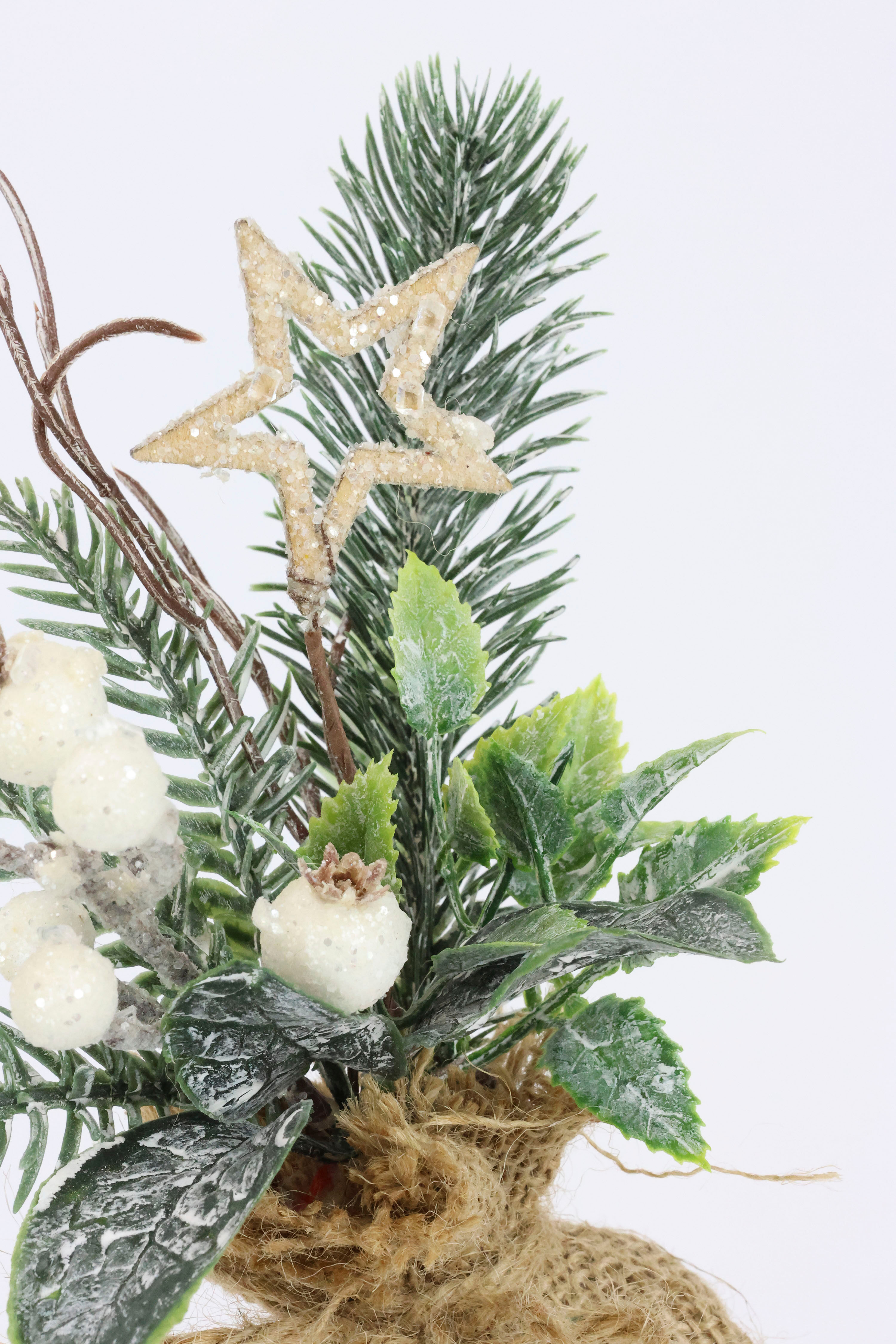Künstlicher Weihnachtsbaum I.GE.A. "Kunstpflanze Weihnachtsgesteck im Jute-Sack", grün (grün, weiß), B:12cm H:23cm, Kunststoff, Weihnachtsbäume, Künstlicher Weihnachtsbaum, 2er Set Weihnachtsdeko Tannenzweige Beeren Zapfen Stern Kunstblumen grün, weiß H: 