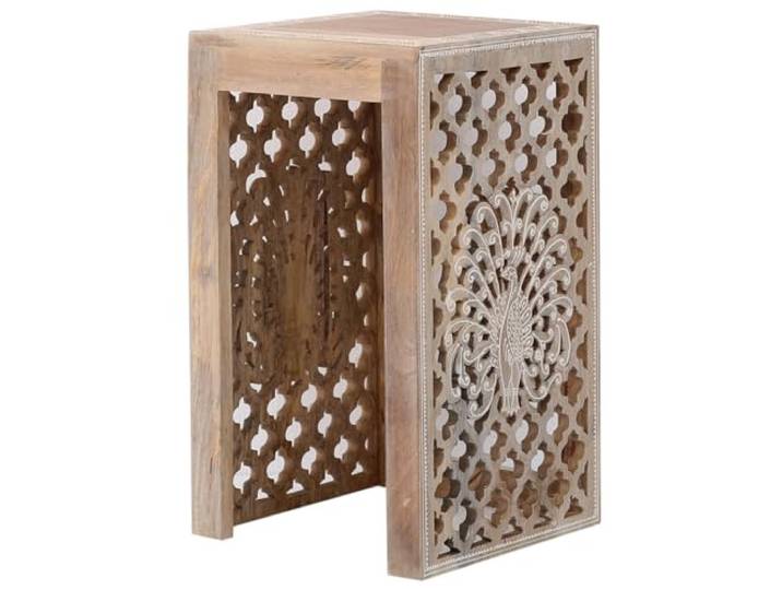 Beistelltisch Anula im Boho-Design, aus Holz gefertigt, in Braun 48 cm Anula vereint Handschnitzerei und Bemalung in einem Holztisch. Die quadratische Ablage bietet Büchern und Getränken Platz.