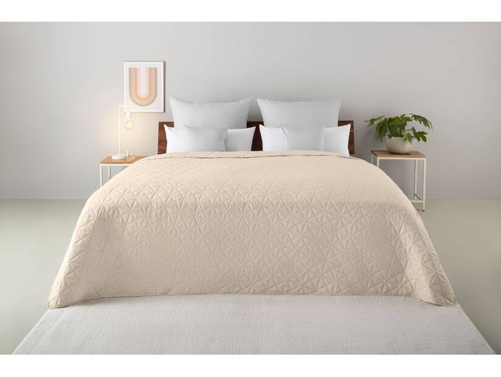 Tagesdecke GOODPRODUCT Tesso, 1 Stück, Unifarbene gesteppte Tagesdecke, modernes Design , beige, B:140cm L:210cm, Polyester, Tagesdecken, Tagesdecke, 100% Polyester, Dreiecke - grafisches Muster, Uni-Design