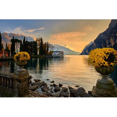 Fototapete PAPERMOON "ALPENSEE MIT PINIEN UND BERGEN", bunt, B:3m L:2,23m, Vlies, Tapeten