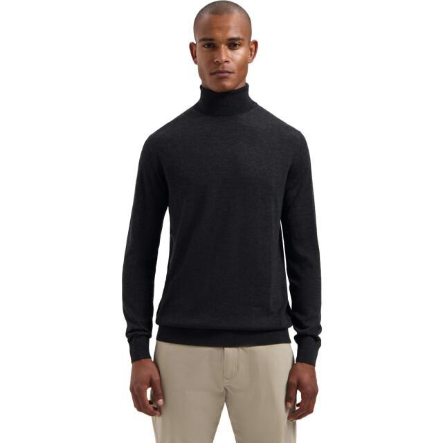 Dstrezzed Destin turtleneck