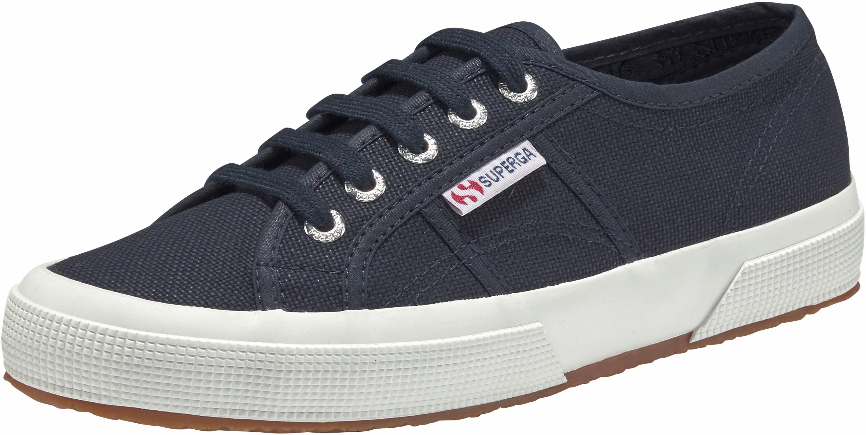 Superga "Cotu Classic" mit klassischem Canvas-Obermaterial