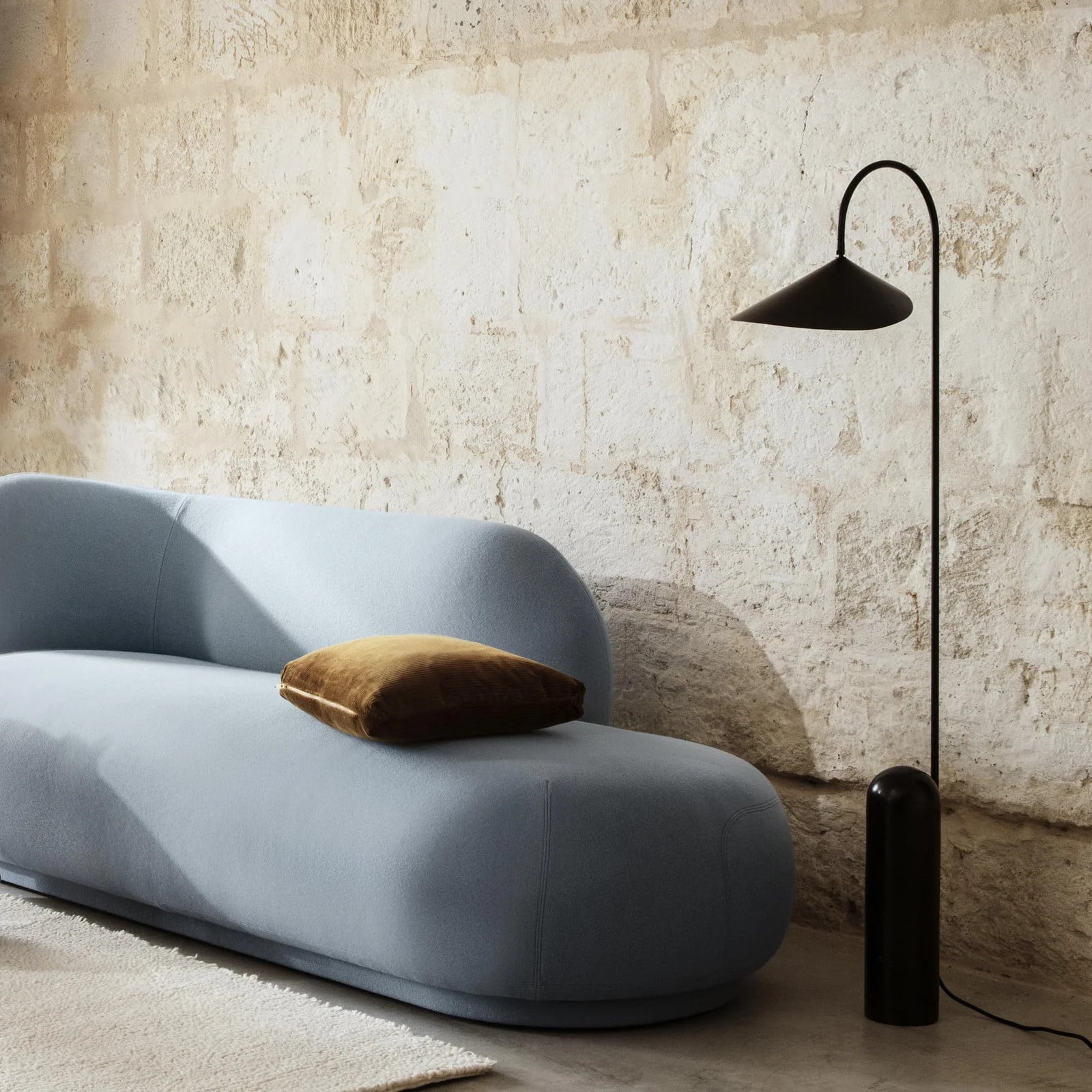 ferm LIVING Arum vloerlamp, zwart, metaal en marmer, Hoogte: 136 cm