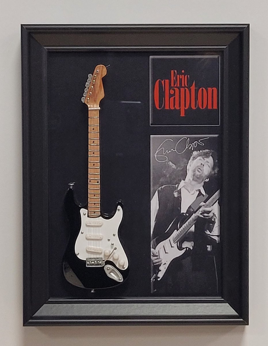 Eric Clapton Miniatuur Gitaar met lijst wanddecoratie 20 x 15 cm