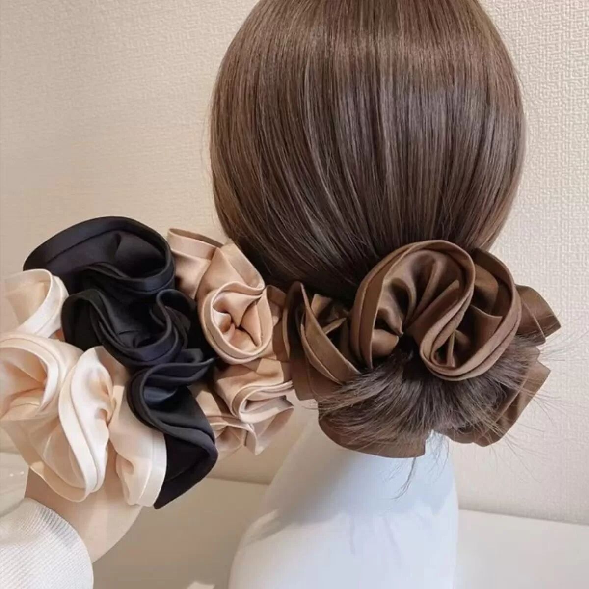 INF Elegante Satin-Scrunchies für Damen - 5er Set, 7cm, Verschiedene Farben Kaffee