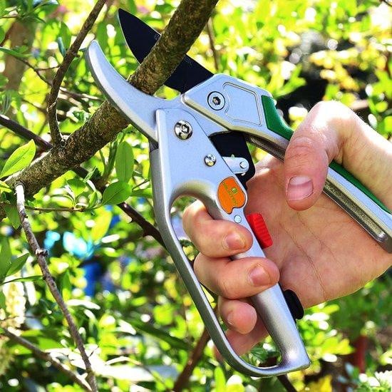 Famanu Tuinschaar en Grasmaaier voor Tuinonderhoud
