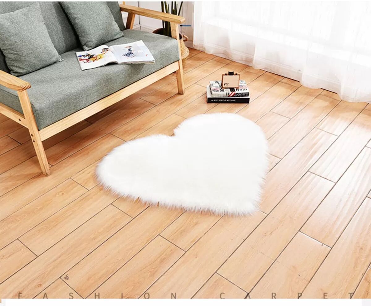 INF Tapis en fausse laine en forme de cœur - Tapis pelucheux moelleux, toucher doux, bord surjeté, facile d'entretien Petit