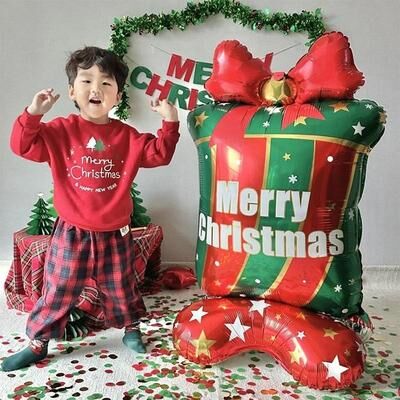 Uplifted Finds Giant Inflatable Santa Claus Aluminum Film Balloon Indoor Yard Christmas Decoration Santa Gift Balloon New Year Party Or standing Gift Box