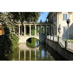 Fototapete PAPERMOON "ARCHITEKTUR-LAZIENKI PALAST WARSCHAU SÄULE BRÜCKE BAUM", bunt, B:3,5m L:2,6m, Vlies, Tapeten
