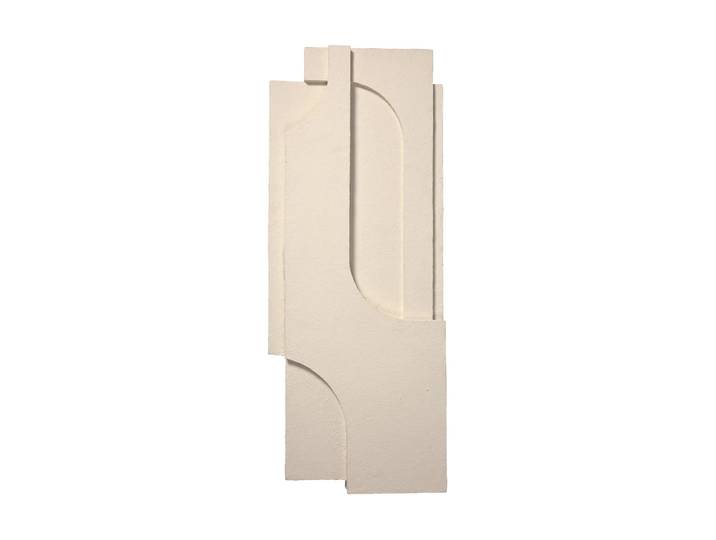 Kristina Dam Studio Serif Relief Wanddekoration L Off white