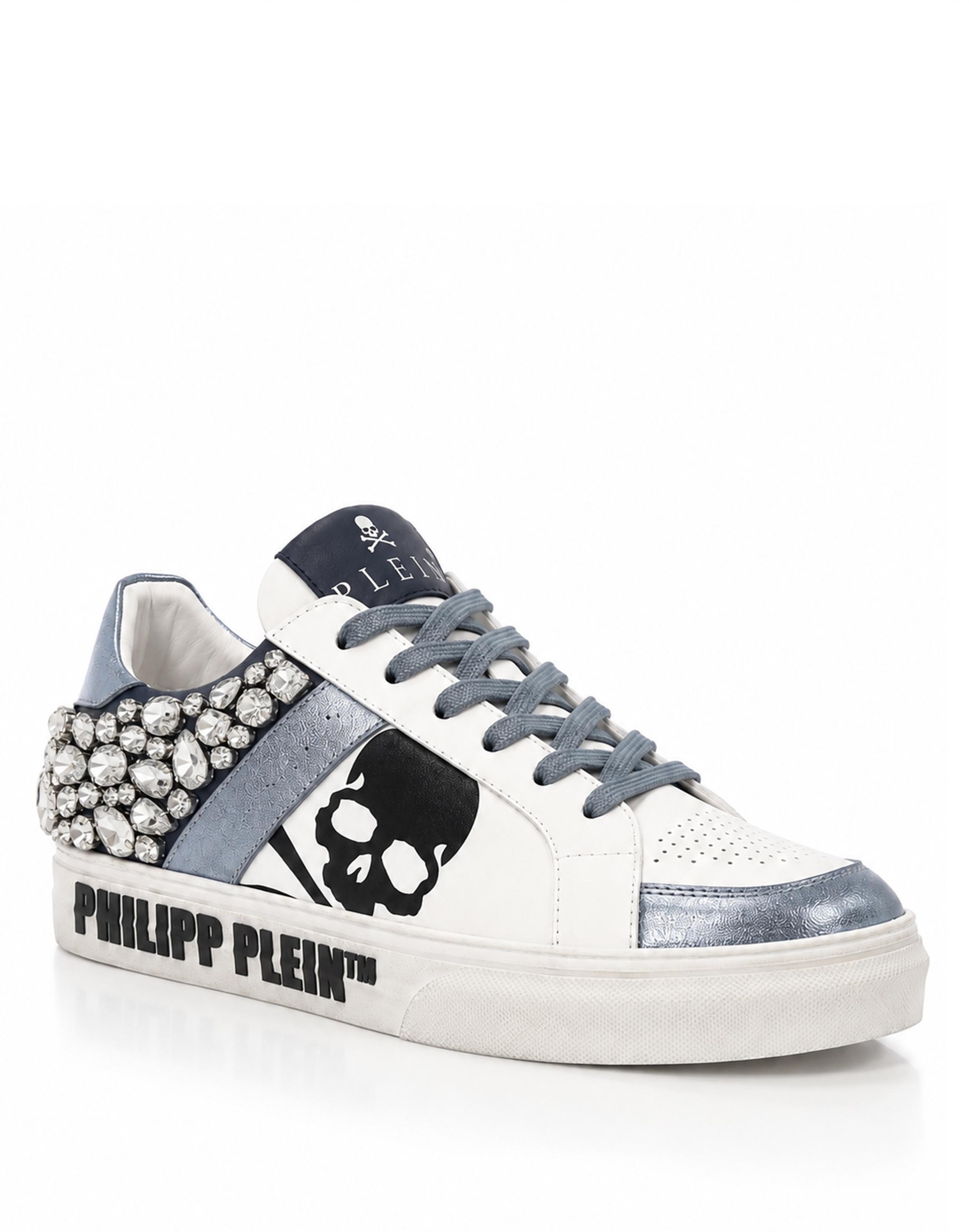 Low-Top-Sneaker Skull