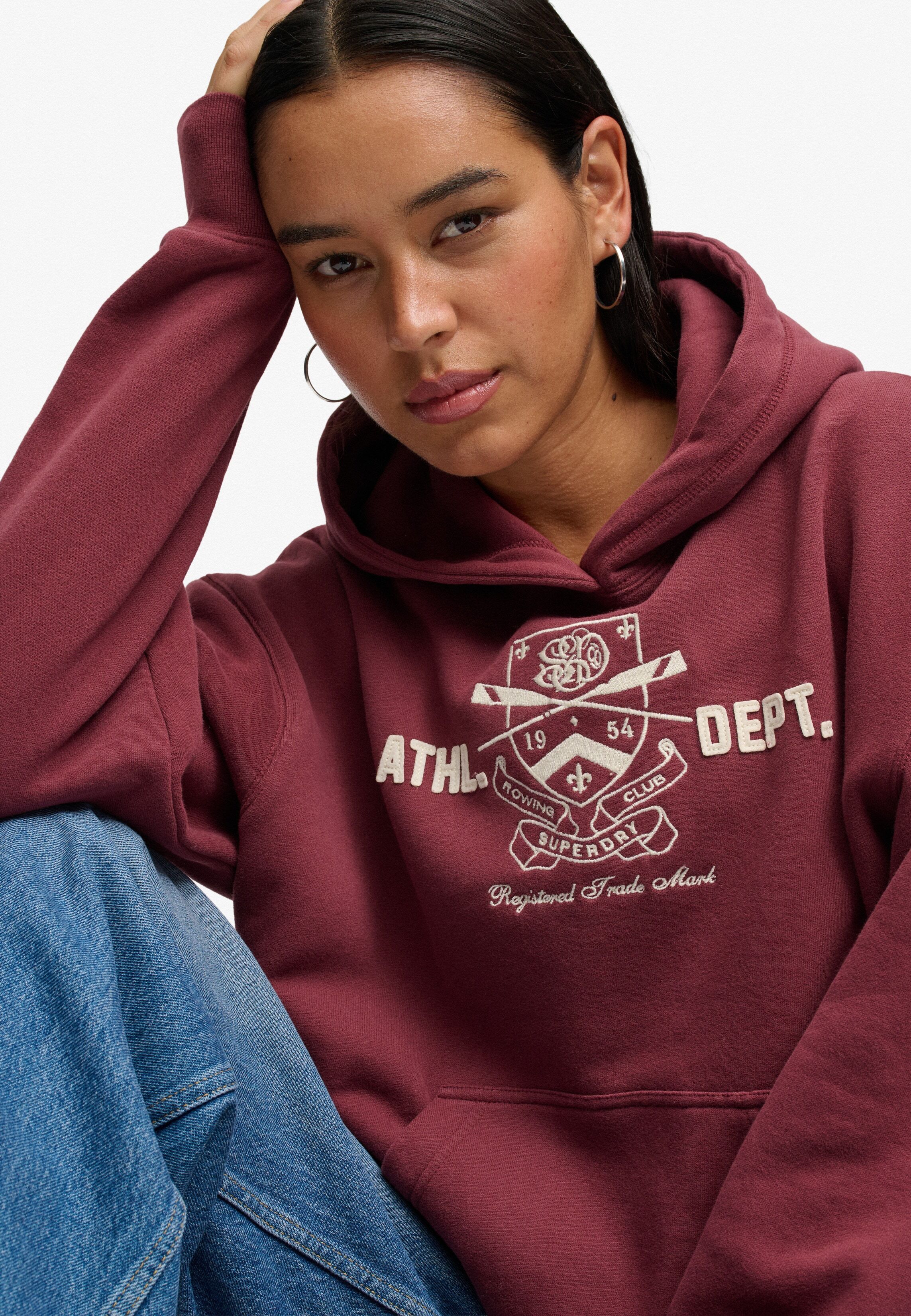 Kapuzensweatshirt SUPERDRY "COUNTRY CLUB HOOD", Damen, Gr. M, rot (burgundy), Sweatware, Obermaterial: 80% Baumwolle, 20% Polyester, bedruckt, relaxed fit normal, Rundhals, Rippbündchen, Sweatshirts Kapuzensweatshirt, Baumwollmischung, relaxed fit burgund
