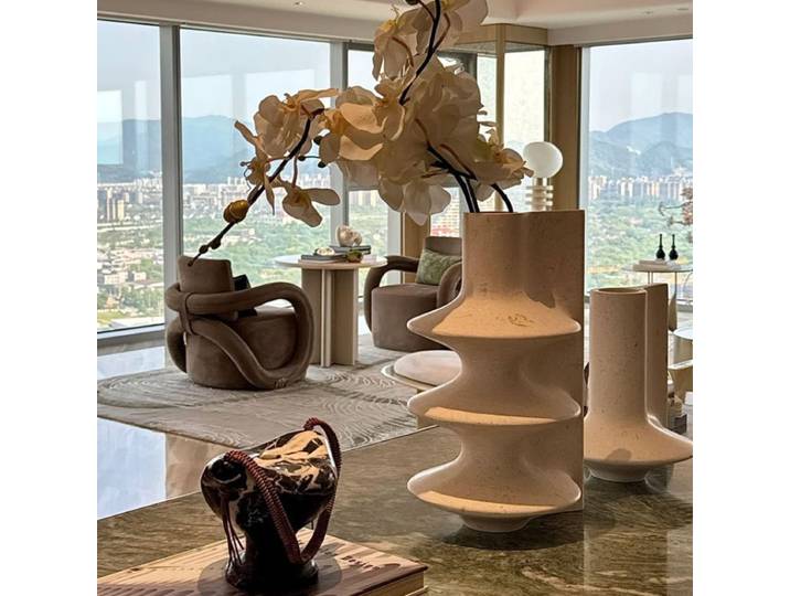 Vases Vintage nordiques en marbre, lignes de pierre architecturales simples blanches, Vases irréguliers abstraits, décoration de bureau semi-sur mesure pour la maison