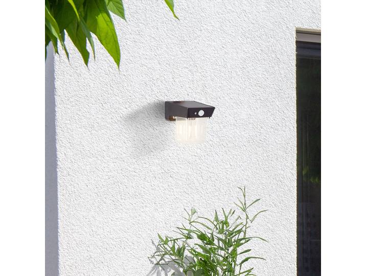 BRILLIANT schwarze Solar Außenwandleuchte PARSON mit Bewegungsmelder 2W 250lm 3000K IP44 Kunststoff