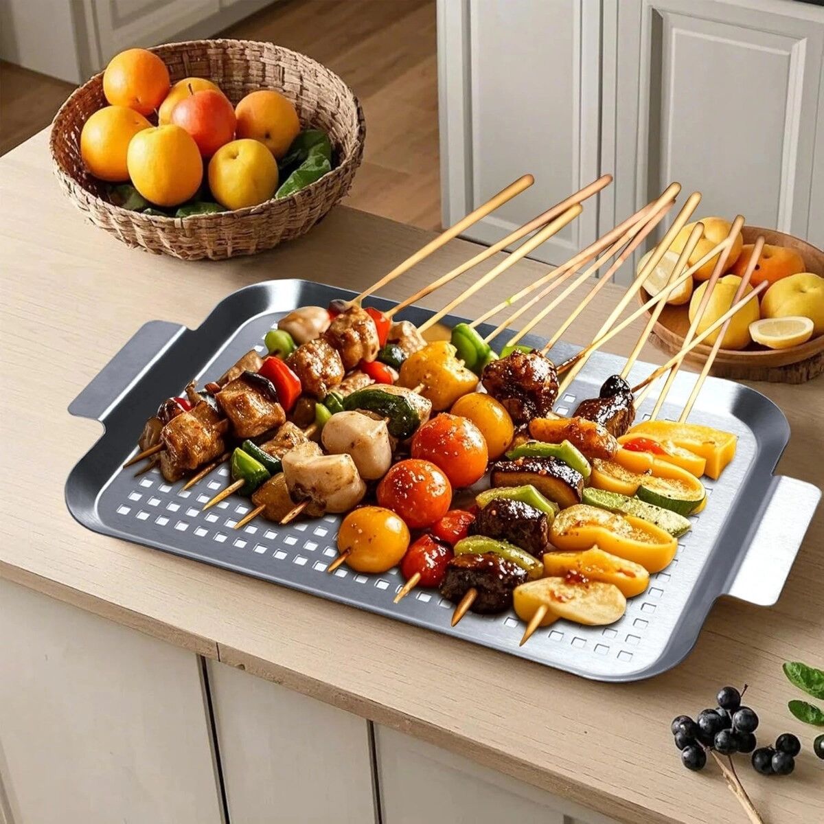 INF Quadratische perforierte 430 Edelstahl Grillpfanne mit Griff – 42x25x2cm, belüftete fettarme BBQ-Schale für Holzkohle-,