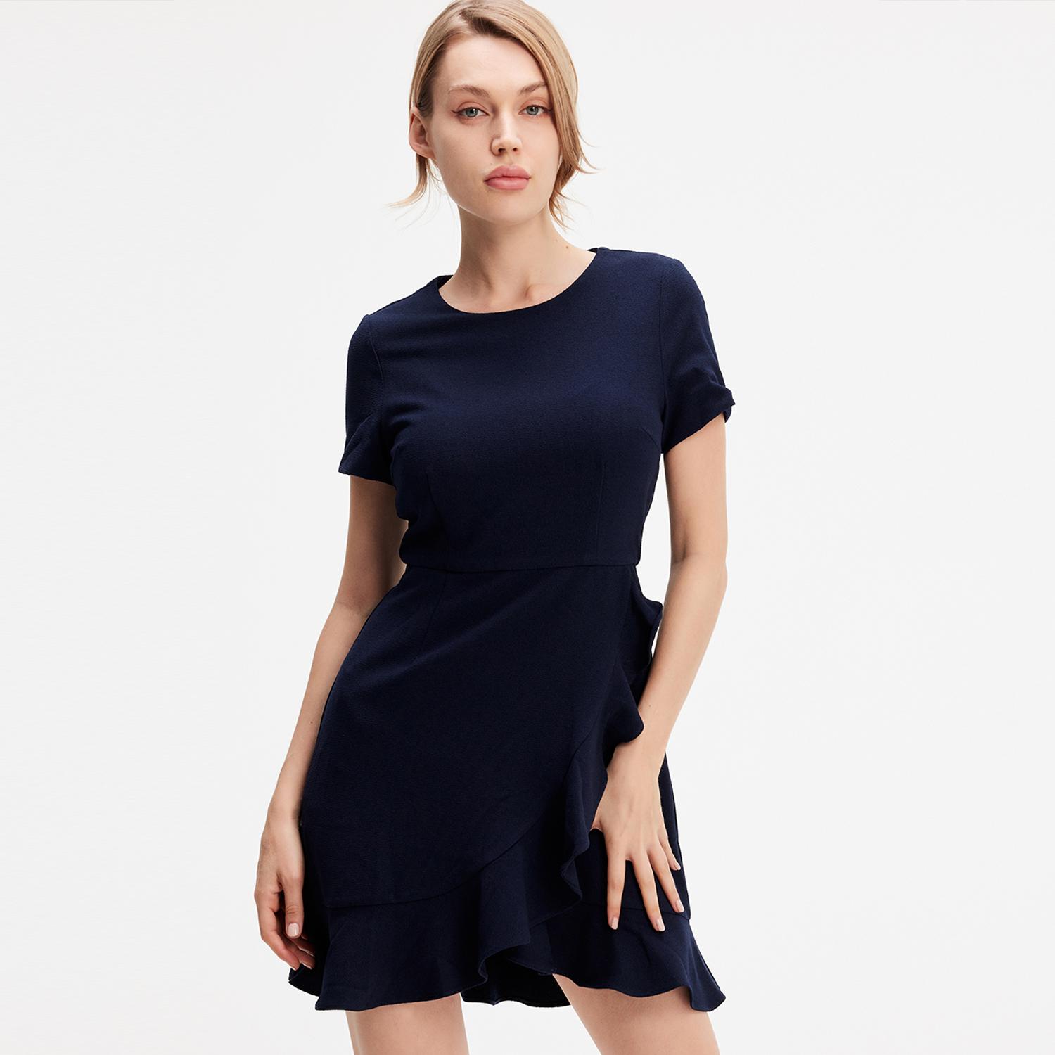 Kurzes Skaterkleid mit Rüschen