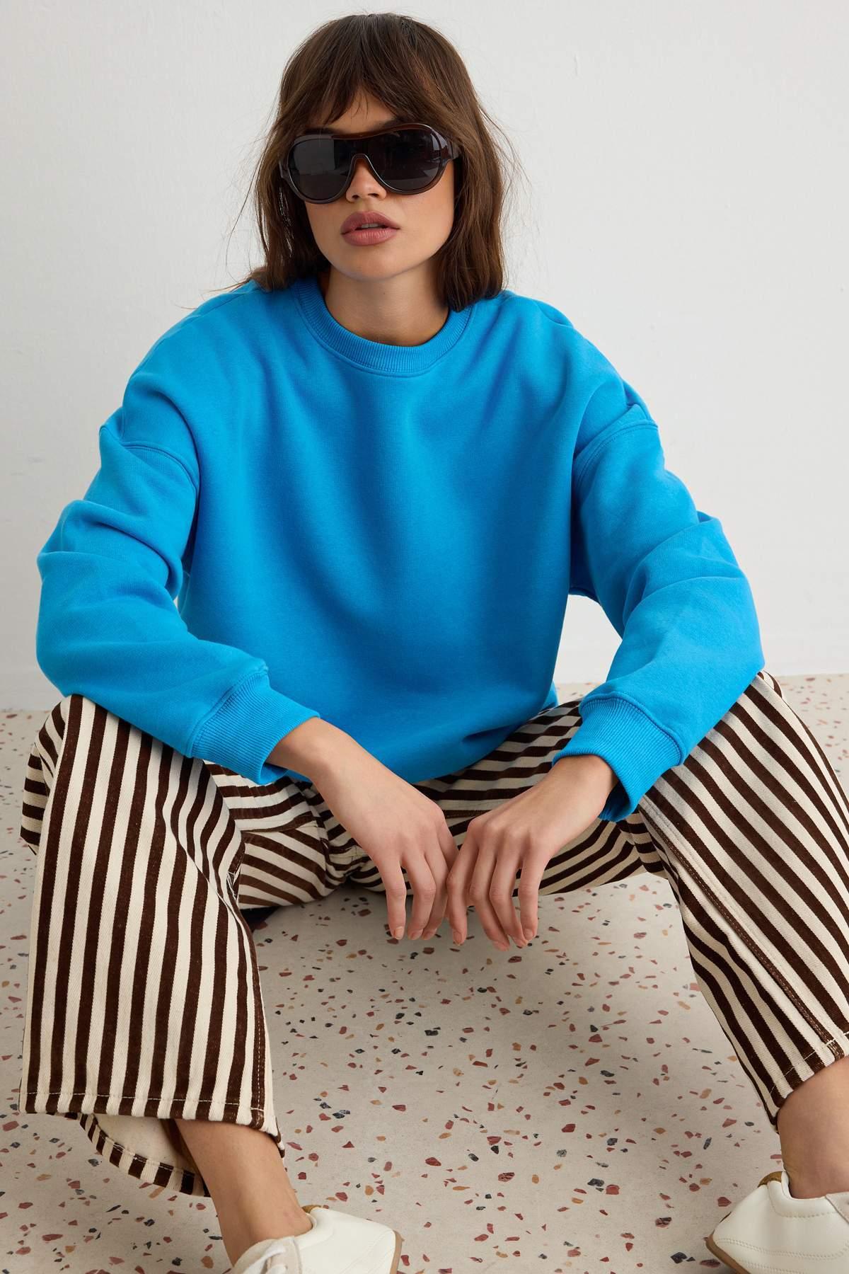 TRENDYOLMİLLA Damen Blau Einfarbig Lang, Oversize Sweatshirts