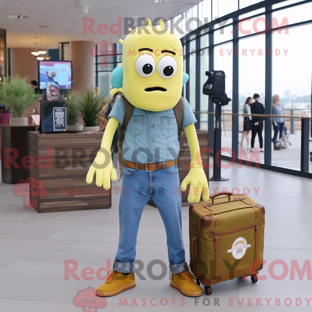 Maskottchenfigur REDBROKOLY eines zitronengelben frittierten Calamari bekleidet mit Jeanshemd und Aktentasche