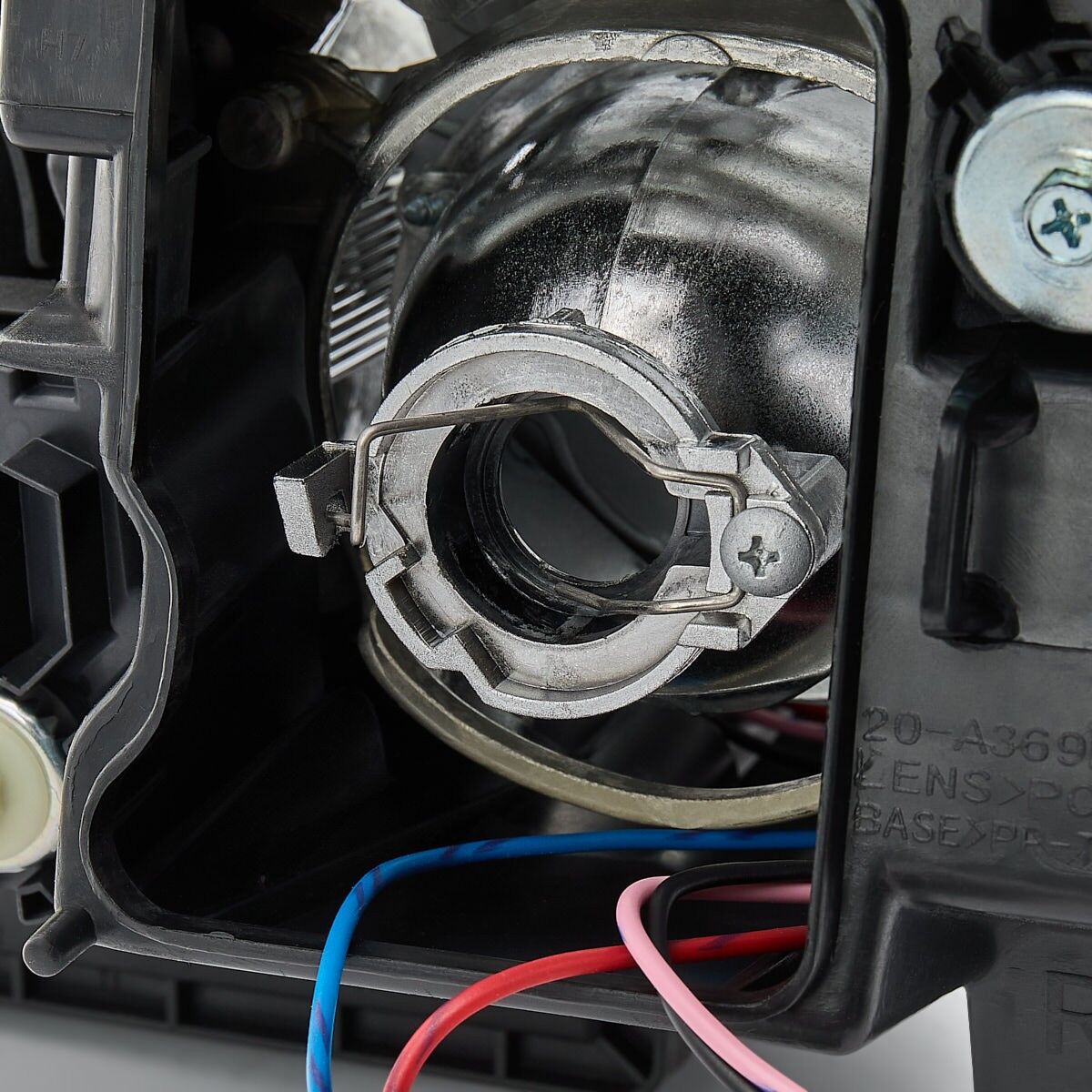 TYC 20-0369-15-2 Headlight
