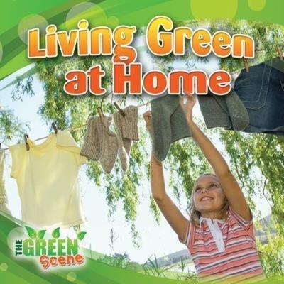 Living Green at Home, Gebundene Ausgabe von Molly Aloian, Crabtree, 978-0-7787-0274-0
