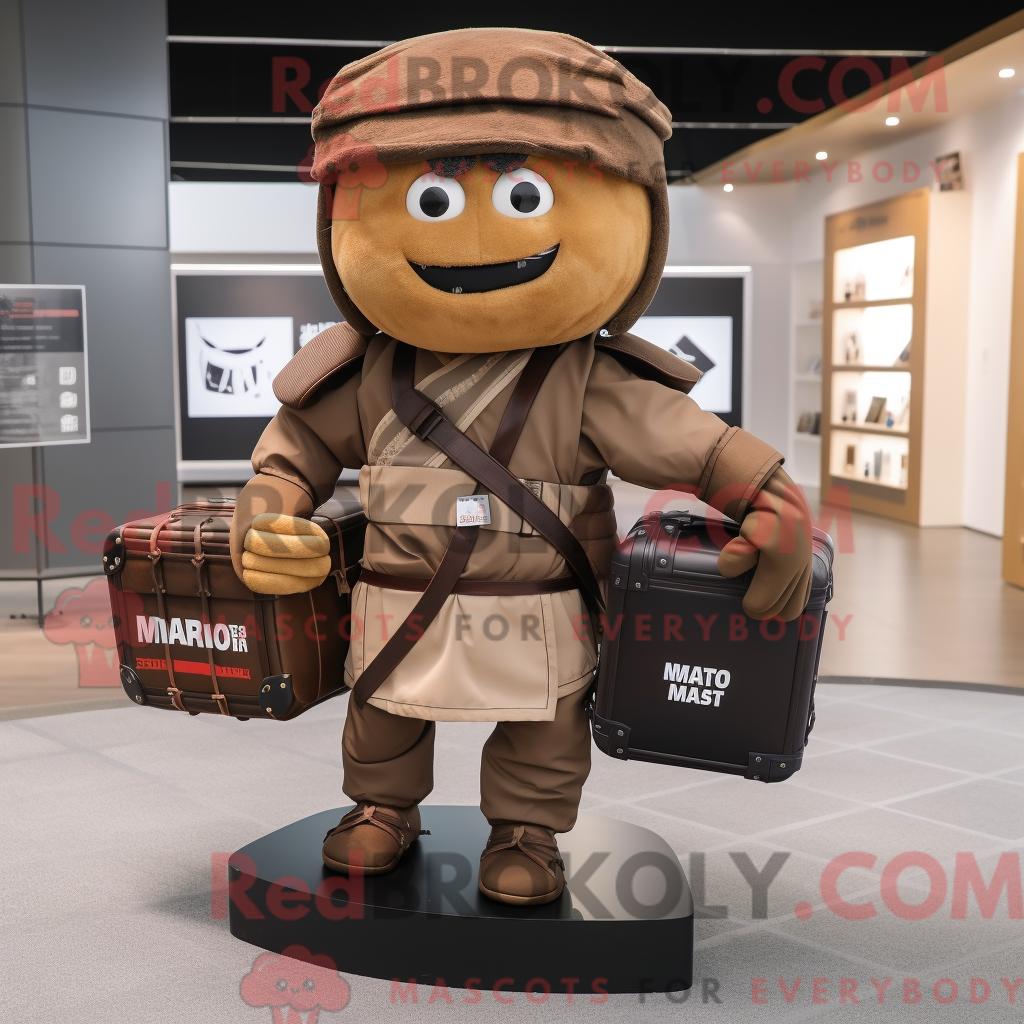 Maskottchen REDBROKOLY eines braunen Samurai mit Cargohose und Aktentasche