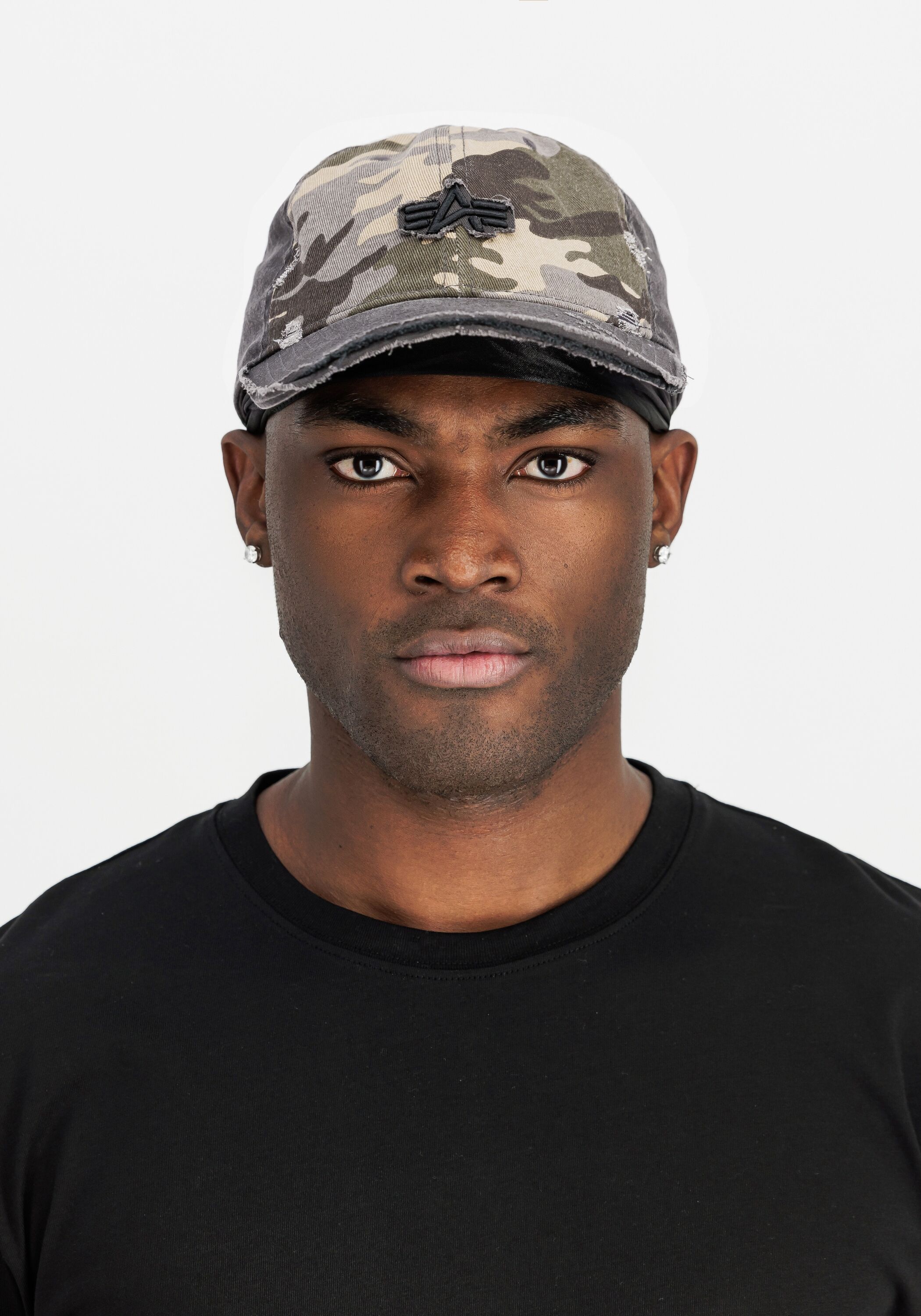 Trucker Cap ALPHA INDUSTRIES "Distressed Logo Camo Cap", Damen, Gr. onesize, bunt (wdl camo 65), Baumwolle, Caps Trucker Cap