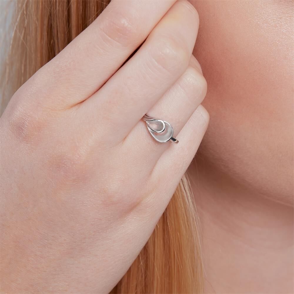 Unique Fingerring aus Silber teilpolierte Oberfläche silber