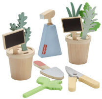 Fisher-Price Wooden Herb Set 12-Piece Pretend Play Set for Children - Imaginative Gardening Toy for 3 Years and Over