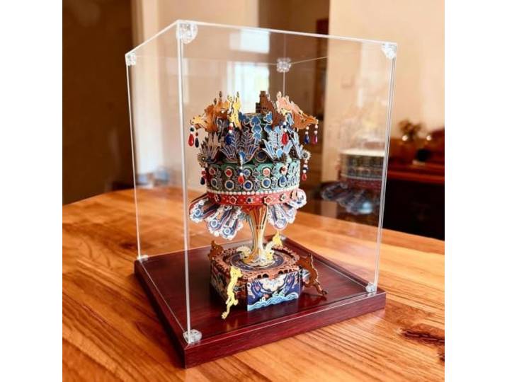 WLCGYD Acryl Vitrine Mit Rotem Sockel (Größen: 20, 30, 40, 50, 60 cm) Staubschutzhaube, Hochtransparente Scheiben – Geeignet Für Gitarren, Blumen, Miniaturen, Trophäen Und Kunsthandwerk