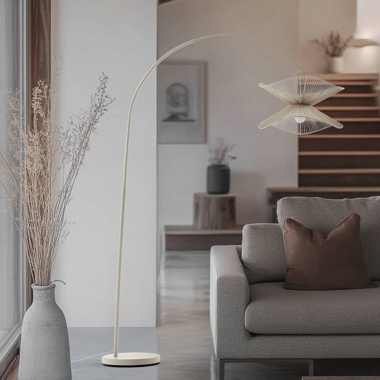 Bogenlampe Valdorin Lindby, creme / amber, für Wohn- / Esszimmer, Papier / Lunolit / Lunopal, Landhaus / Rustikal, Stehlampe