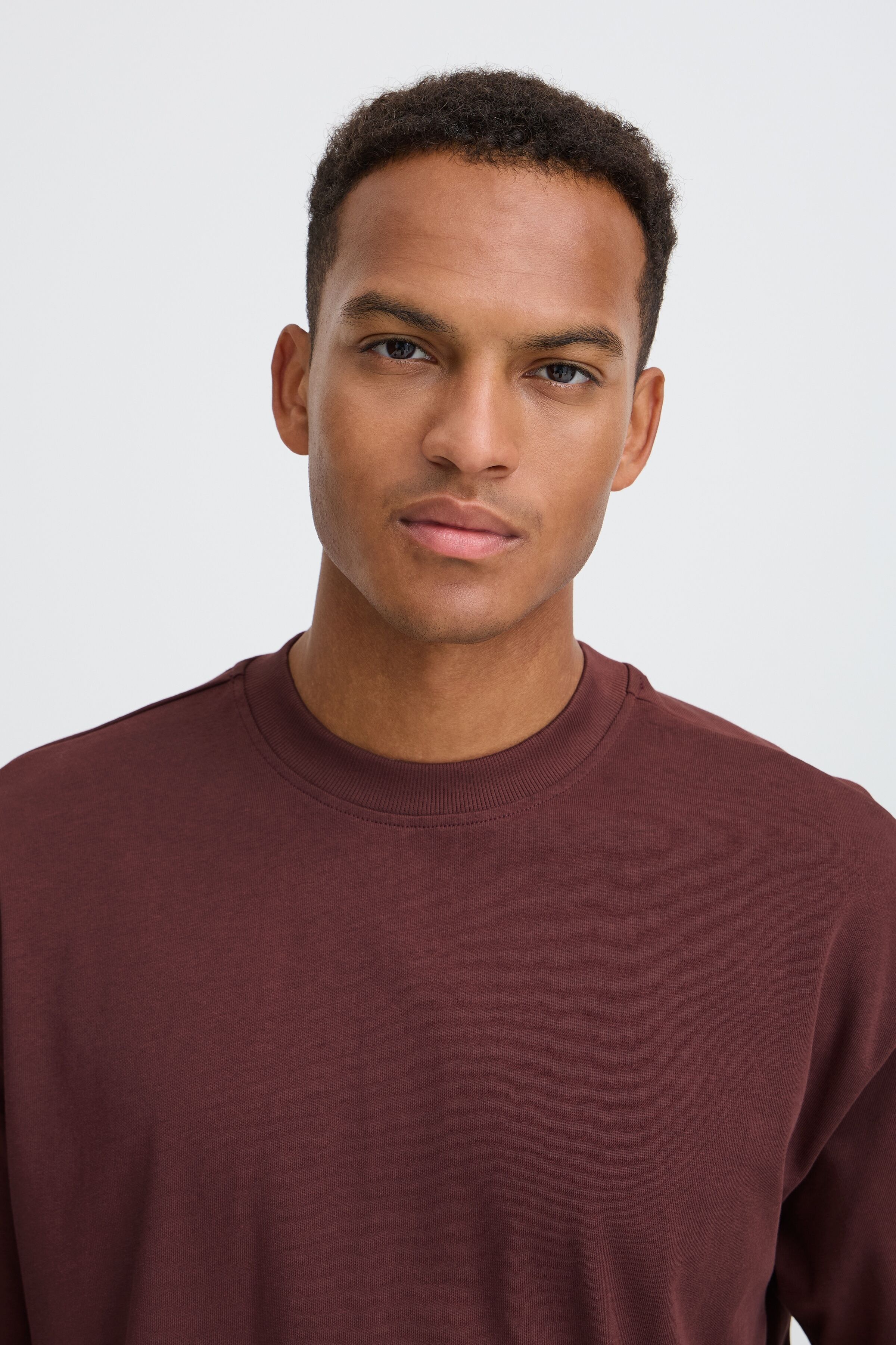 Rundhalsshirt BLEND "BHLUCIUS S/S WASH PRINT TEE", Herren, Gr. L, braun (rum raisin), Single Jersey, Obermaterial: 100% Baumwolle, unifarben, relaxed fit normal, Rundhals, Shirts Rundhalsshirt, Baumwolle, relaxed fit rum raisin L