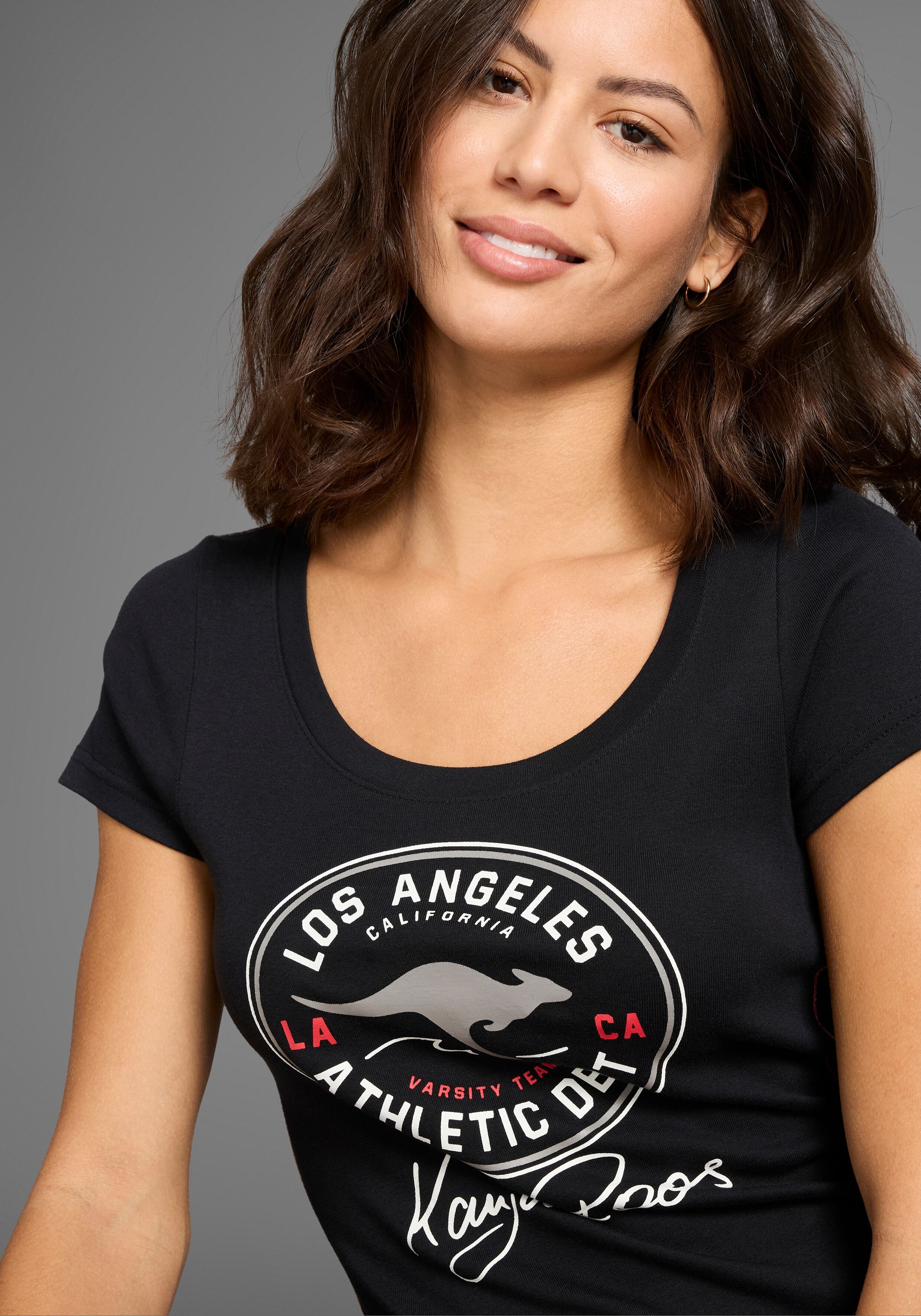 T-Shirt KANGAROOS, Damen, Gr. 36/38, schwarz, Rippware, Obermaterial: 100% Baumwolle, bedruckt, kontrastfarbene Details, sehr figurbetont hüftbedeckend, Rundhals, Shirts T-Shirt, Kurzarm, sehr figurbetont, im Vintage-Design, Rundhalsausschnitt schwarz 36/