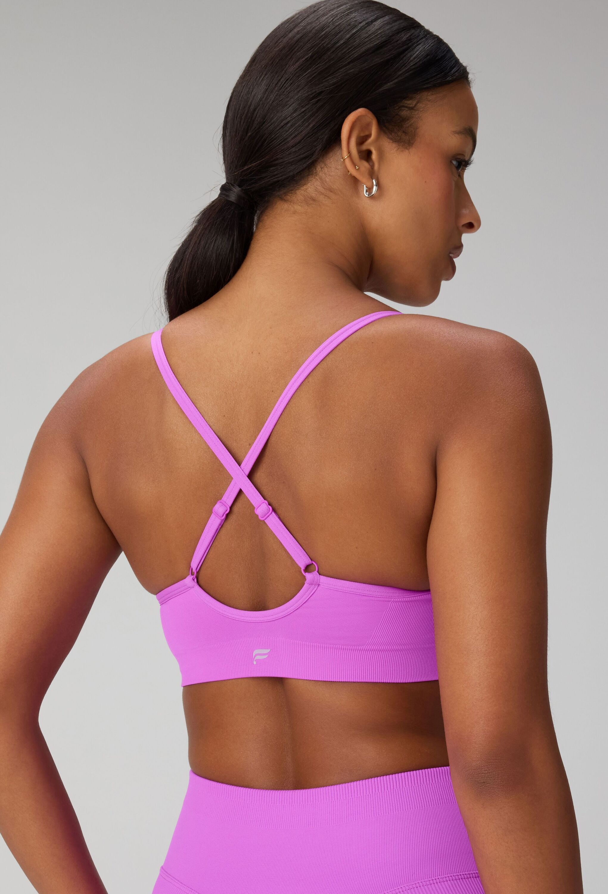 Sport-BH FABLETICS "Fabletics BH SLEEK SEAMLESS STRAPPY LOW IMPACT BRA", Damen, Gr. M, pink (neon fuchsia), Casual, BHs Sport-BH, mit Rundhalsausschnitt