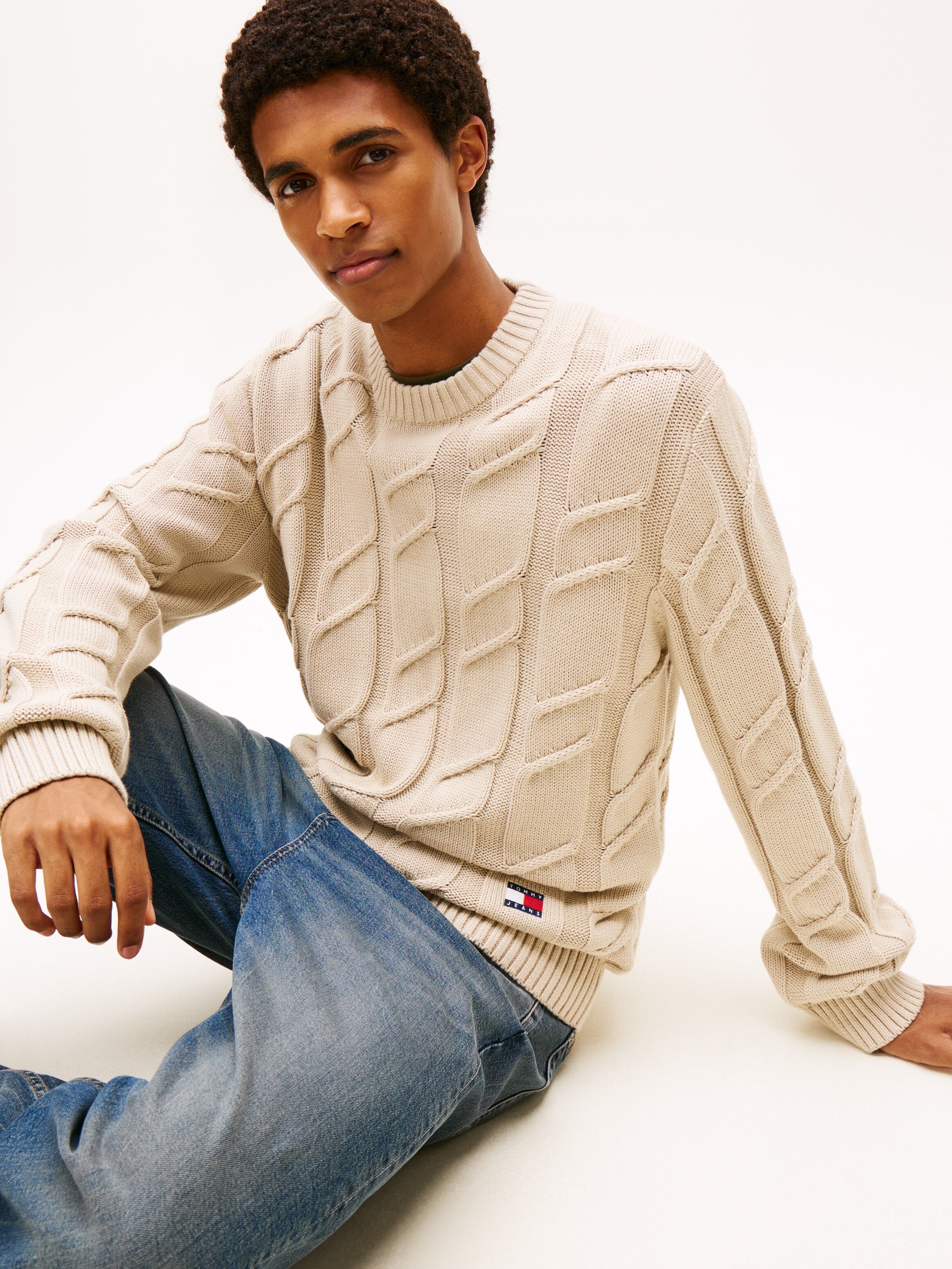 Rundhalspullover TOMMY JEANS "TJM REG CHUNKY CABLE", Herren, Gr. 3XL, gulf sand, Strick, Obermaterial: 100% Baumwolle, regular fit, Rundhals, Rippbündchen, Pullover Rundhalspullover, Grobstrick mit Zopfmuster, regular fit, Rundhals