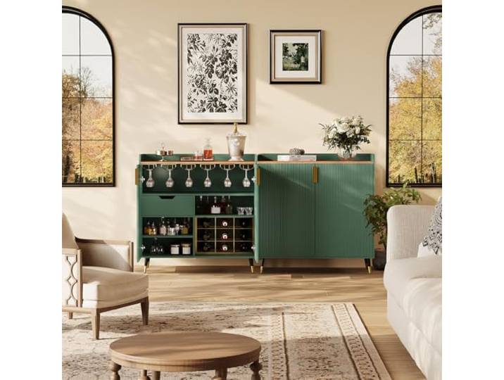 GarveeHome Modernes Bar-Regal Mit Geriffelten Glastüren Freistehendes Sideboard mit Weinhalter, Gläserablage & verstellbarem Stauraum – Schwarz