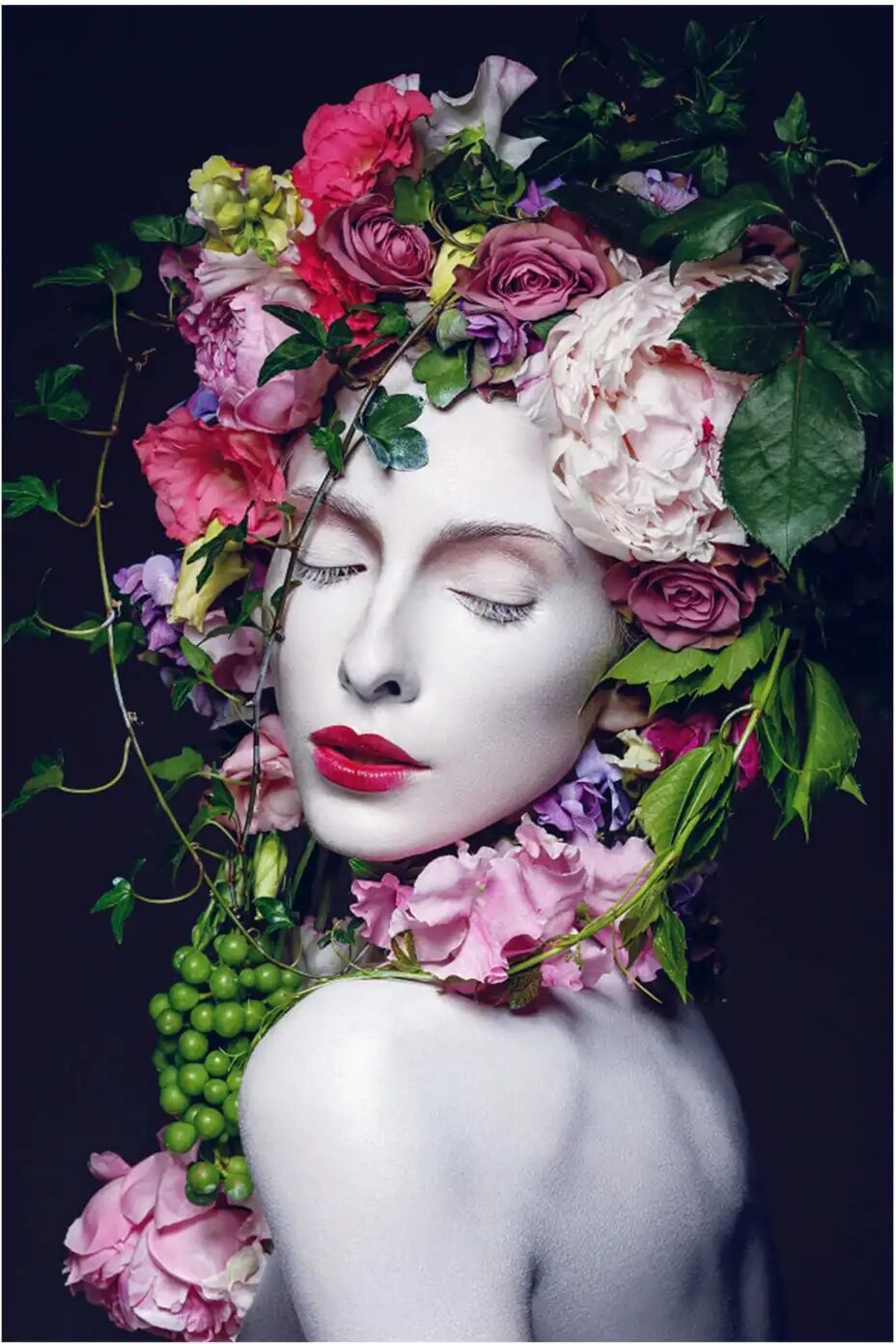 image LAND Hübsche Frau mit Blumen Perücke