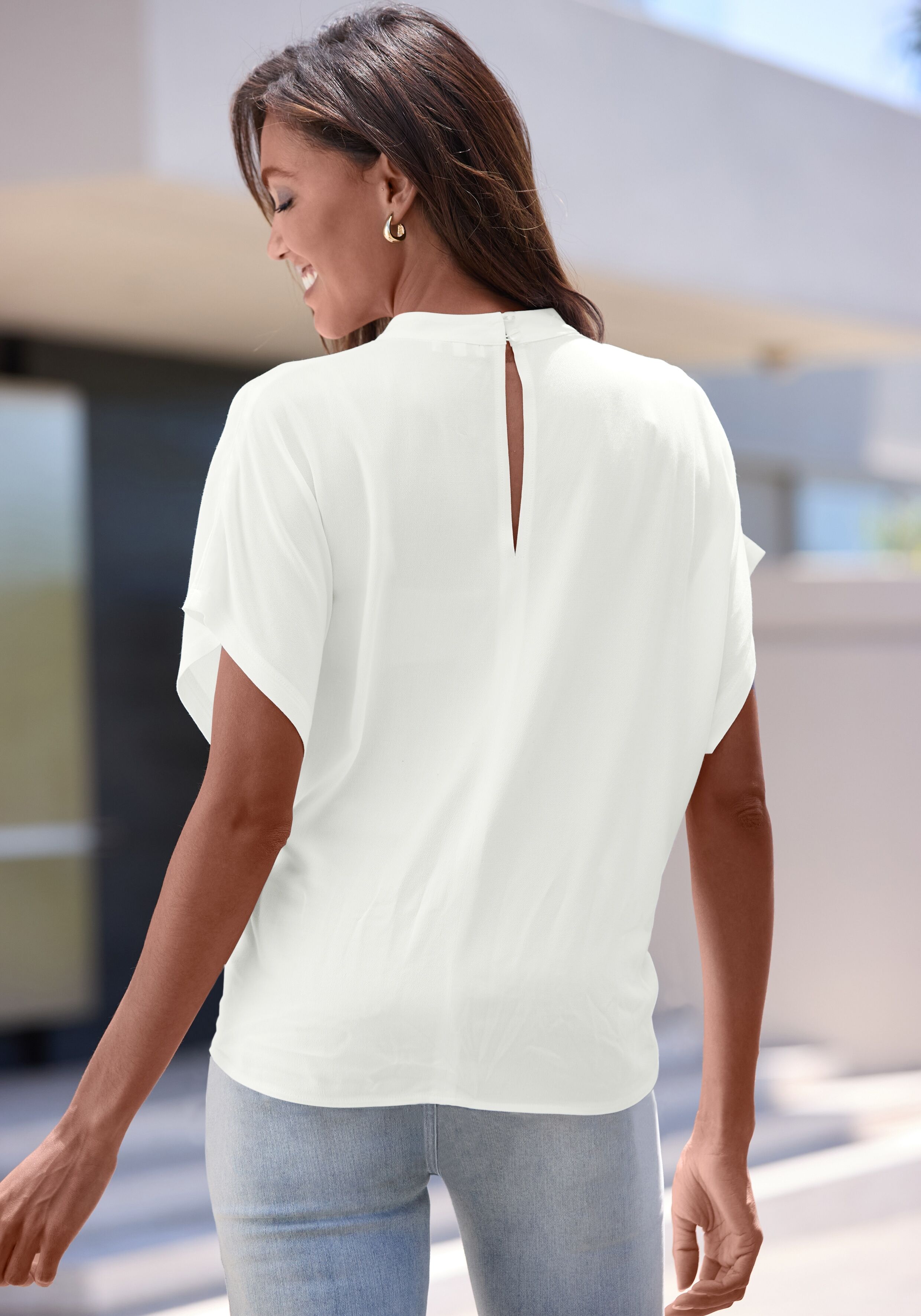 Kurzarmbluse LASCANA "mit schmalem Stehkragen und weiten Ärmeln", Damen, Gr. 34, beige (creme), Web, Obermaterial: 100% Viskose, unifarben, figurumspielend hüftlang, weit, Blusen Kurzarmbluse, Blusenshirt mit weiten Ärmeln, elegante Bluse, lockere Form cr