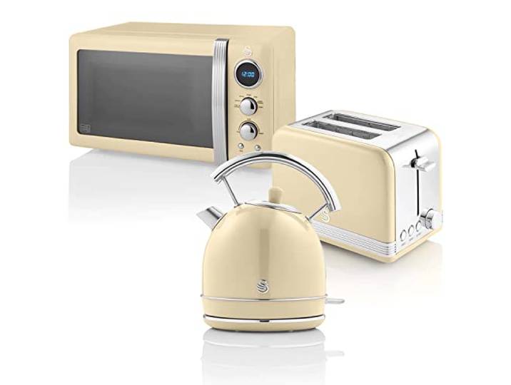 Swan Retro Frühstücks-Set 1,8 L Wasserkocher, 2 Scheiben Breitschlitz-Brottoaster, 20L Digital-Mikrowelle, 6 Leistungsstufen, Timer, Spiegeltür, Vintage Design, Creme, Einheitsgröße