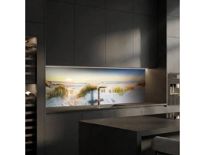 dedeco Küchenrückwand Strand V2 220x60cm Aluminium 3mm UV glänzend Wasserfeste Küchenrückwand, Alu-Verbundplatte, UV-Lack glänzend – fugenloser Fliesenersatz, Spritzschutz für Herd & Spüle