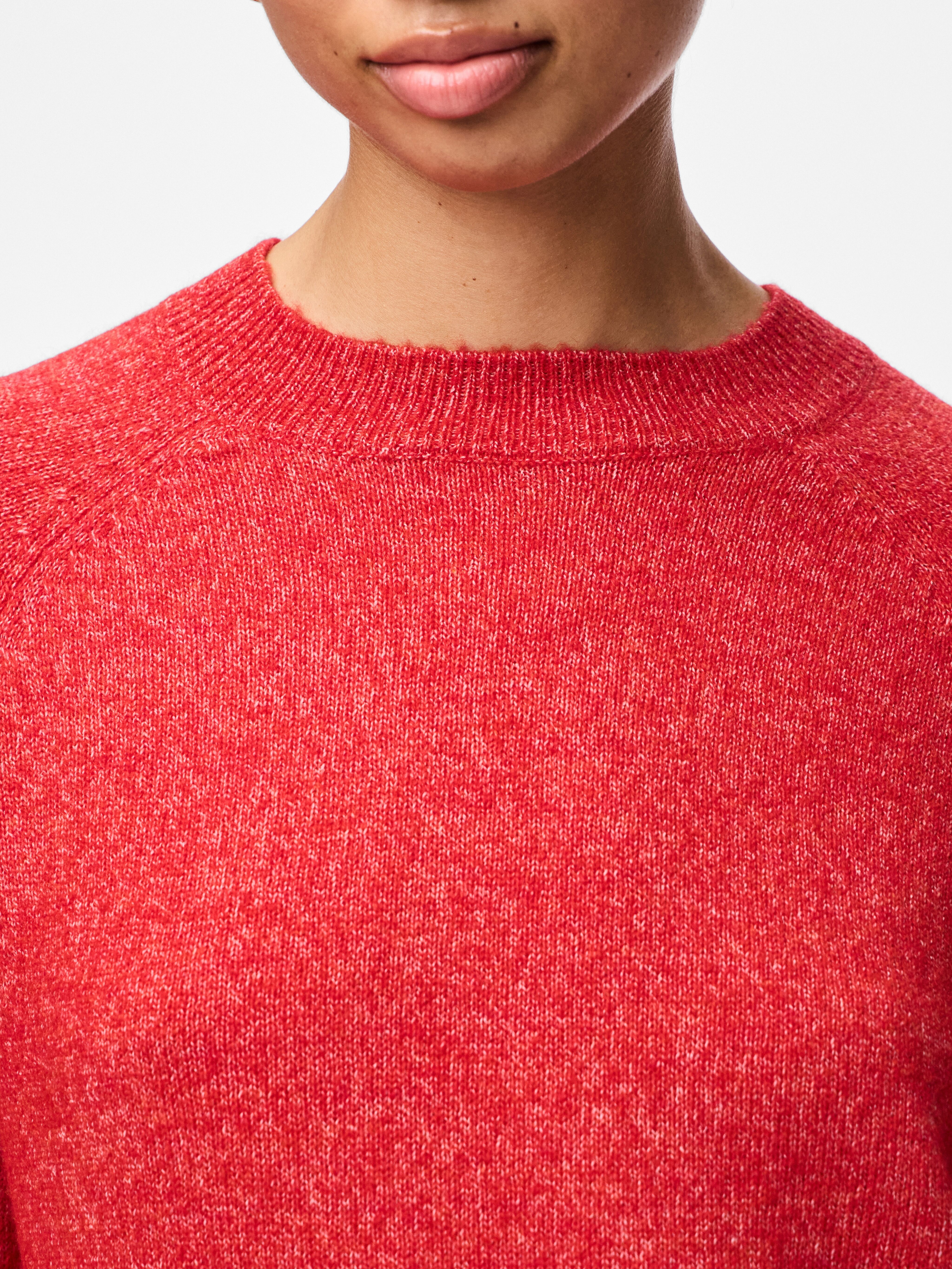 Strickpullover PIECES "PCJULIANA LS O-NECK KNIT NOOS BC", Damen, Gr. XS, rot (goji berry), Strick, Obermaterial: 82% Polyester, 15% Polyacryl, 3% Elasthan, unifarben, regular fit hüftlang, Rundhals, Pullover Strickpullover goji berry XS