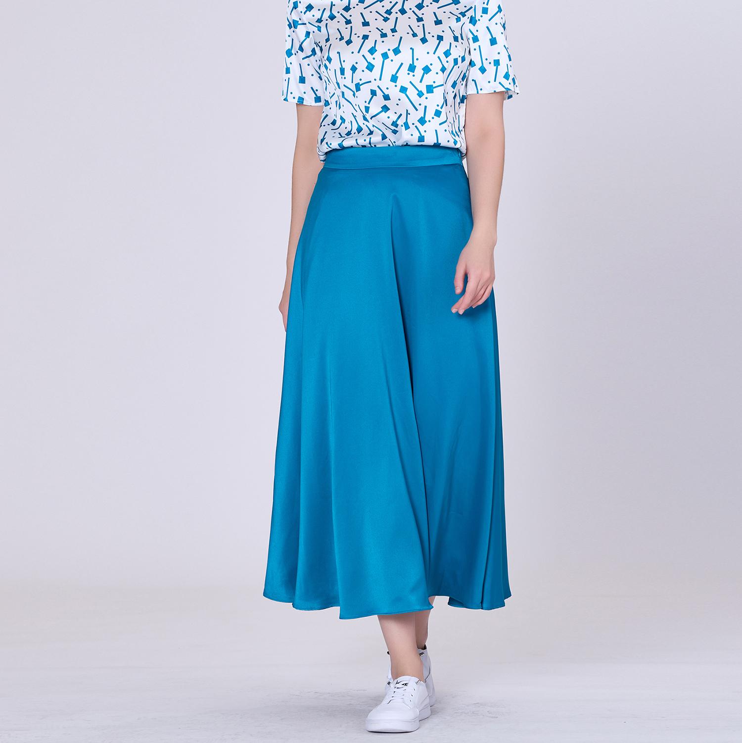 Ausgestellter Midirock aus Satin