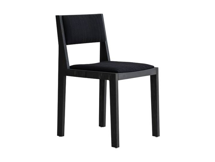 Vaarnii Chaise 016 Maasto Dining Chair Pin de couleur noire, face avant habillée en noir