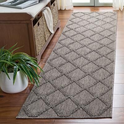 SAFAVIEH Highland Inesa Trellis Rug