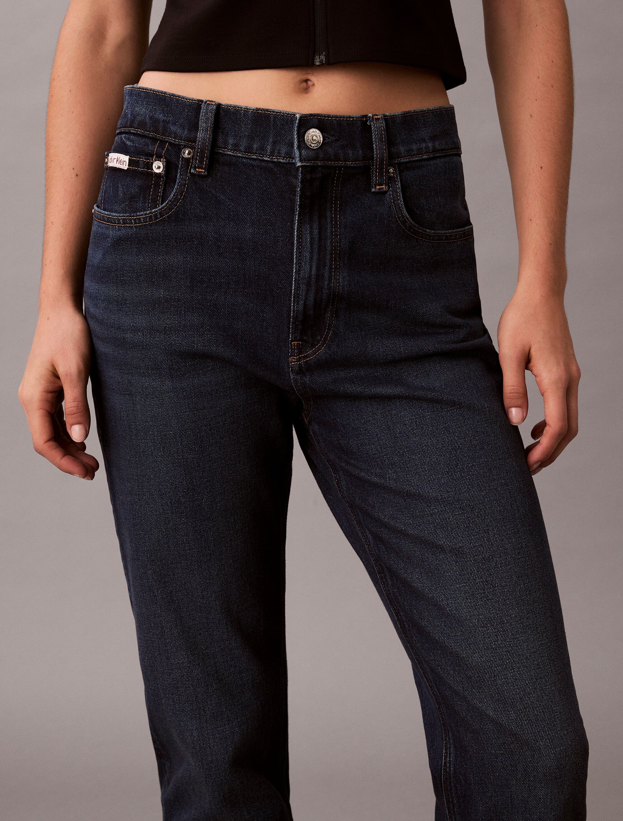 Mom-Jeans CALVIN KLEIN JEANS "NEW MOM JEAN", Damen, Gr. 33, Länge 32, blau (thompson), Denim/Jeans, Obermaterial: 99% Baumwolle, 1% Elasthan, gerade, unten schmal lang, Jeans Mom-Jeans, mit Markenlabel am Bund thompson 33, Länge 32