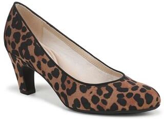 Wide Width Women's Parigi Plus Pump by LifeStride in Leopard Fabric (Size 7 W)