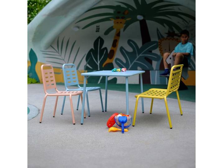 Ensemble de 4 meubles pour enfants Etroubles bleu jaune rose