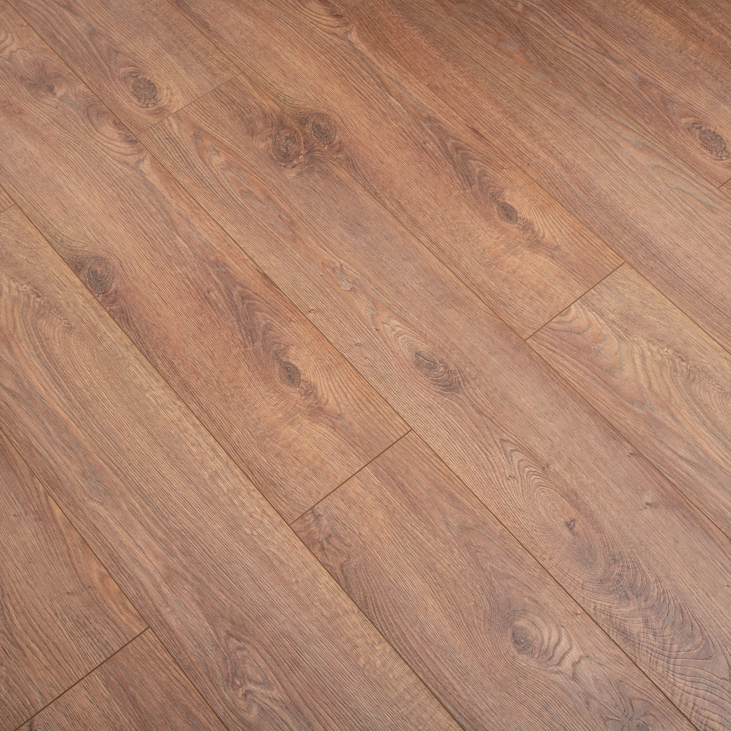 Luxury Flooring 12.99m² - Vista Chestnut Oak 8mm Laminate Flooring - Water Resistant