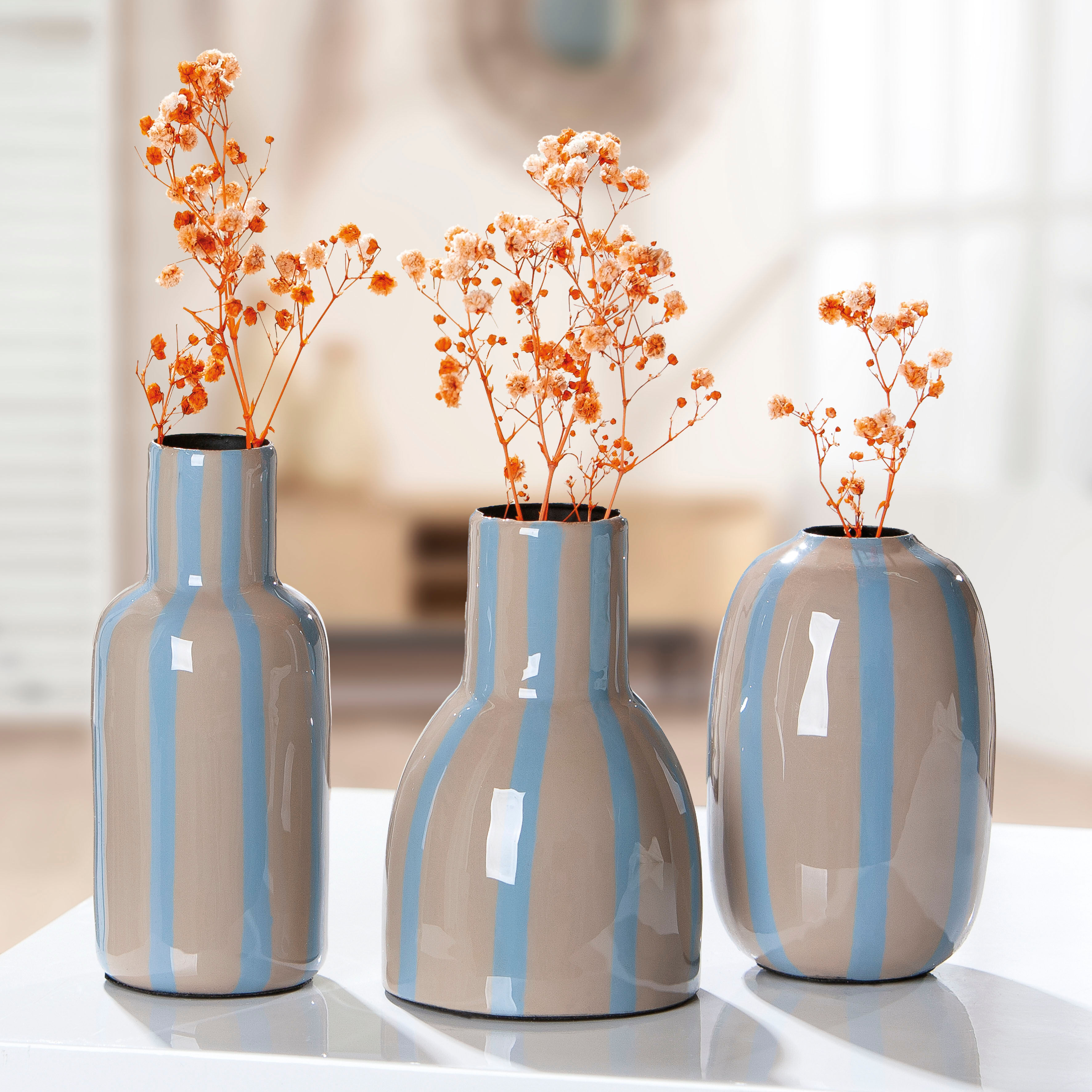 Tischvase S.OLIVER "Deko-Vase, "Piccolo", im 3er Set, unterschiedliche Formen, 13cm hoch", beige (blau), B:5cm H:13cm T:5cm Ø:5cm, Metall, Vasen, Tischvase, aus Metall, glänzende Oberfläche in verschiedenen Farben blau B/H/T: 5cm x 13cm x 5cm Ø 5cm