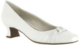 Women's Waive Pump by Easy Street® in White (Size 6 M)