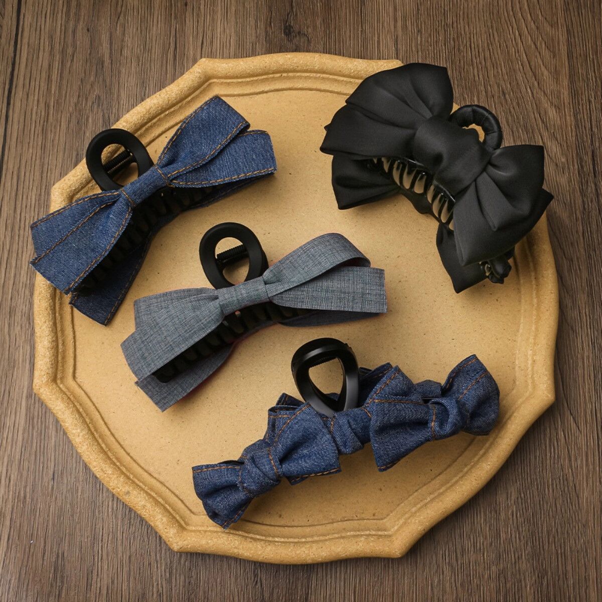 INF Denim 3D-Schleifen-Haarklammer - Dreifache 3D-Schleife PC-Haarclip in Schwarz, Volumen-Akzent für Preppy- und Casual-Looks